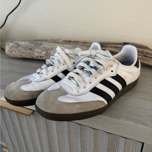 Adidas Men's White and Black SAMBA Sneakers